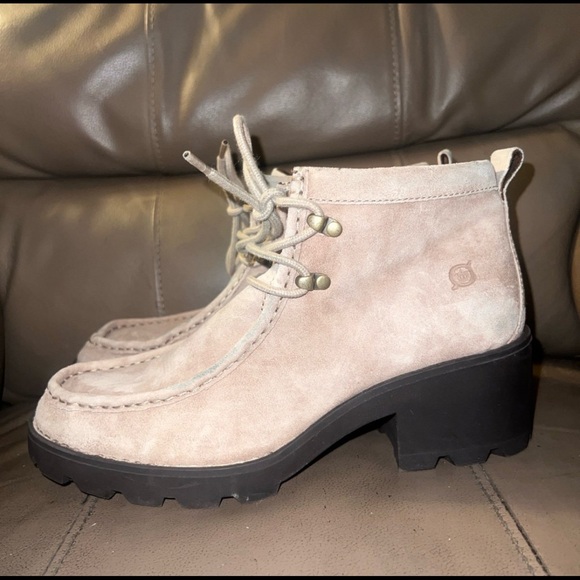 BORN Griffin Lace Up Lug Boots, Women’s size 10M - Picture 1 of 6
